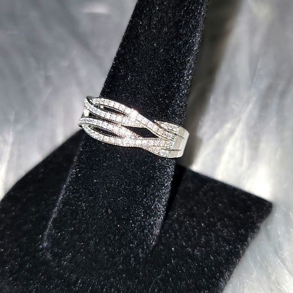 925 Sterling Silver Ring, US 8 - Picture 1 of 2